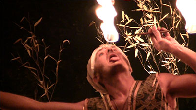 Fachiro mangia fuoco per feste