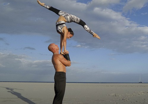 acrobatic duo acrobatico
