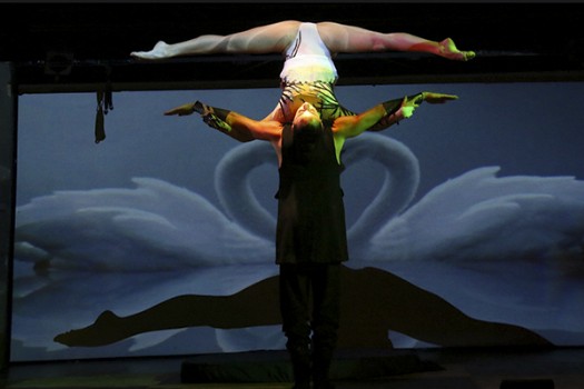 Acrobat duo Acrobatic spettacolo