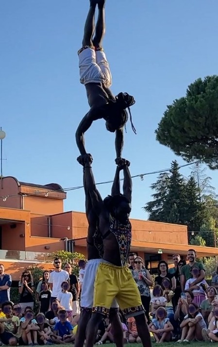 Acrobati keniani show eventi aziendali Acrobati keniani show eventi aziendali
