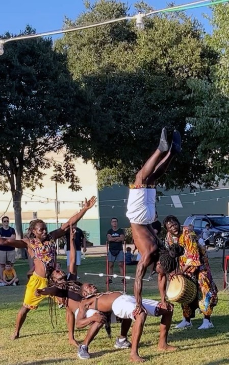 Acrobati keniani vertical show Acrobati keniani vertical show