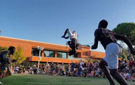 Acrobati keniani eventi in piazza Acrobati keniani eventi in piazza