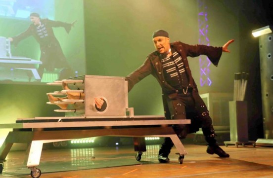 Cena aziendale con spettacolo di magia e illusionismo