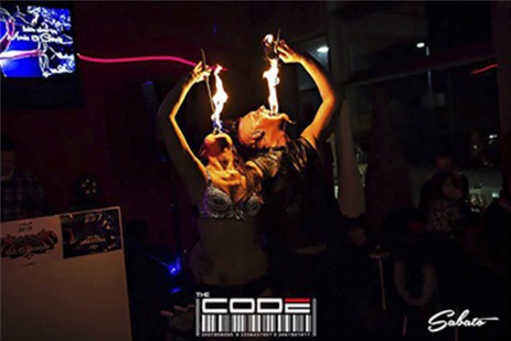 fachiro fuoco e serpenti