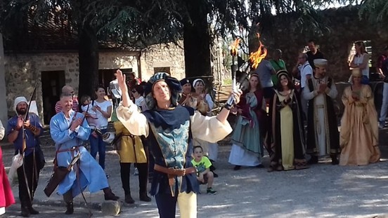 Giullari medievali equilibristi