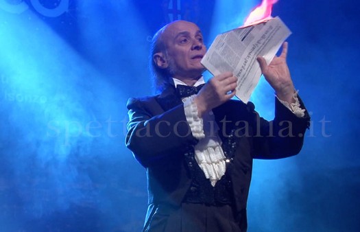 Magia con il fuoco Magia con il fuoco