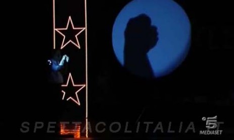 coniglio con le ombre cinesi