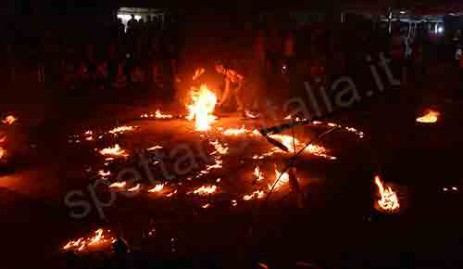 Spettacoli di fuoco Spettacoli di fuoco in piazza