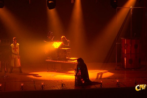 spettacolo da palco di magia e illusionismo