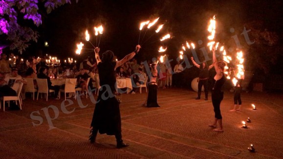spettacolo di fuoco per discoteche