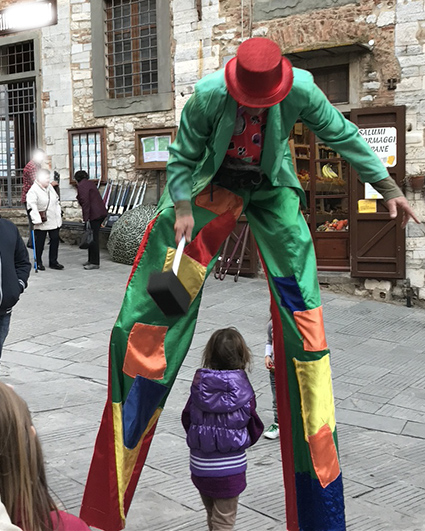 Trampoliere animatore per bambini Trampoliere animatore per bambini