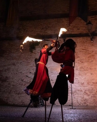 Trampolieri per eventi medievali con fuoco Trampolieri per eventi medievali con fuoco