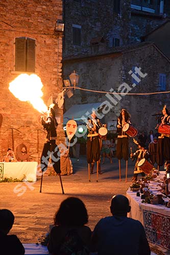 Trampolieri sputafuoco Trampolieri sputafuoco per rievocazione