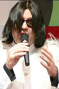 Sosia di renato zero per discoteca