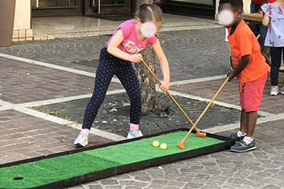 Mini golf in legno per giochi in strada e piazza Mini golf in legno per giochi in strada