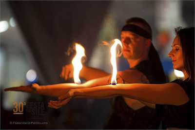 spettacoli con fuoco spettacoli con fuoco